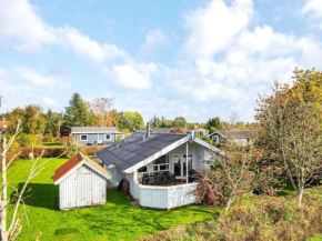 Airy Holiday Home in Juelsminde with Sauna, Sønderby